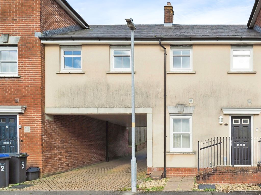 3 bed town house for sale in Avon Place, Salisbury SP1, £275,000