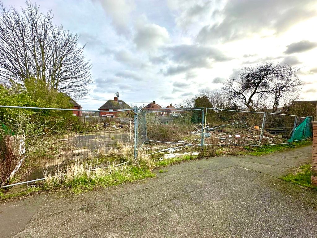 Land for sale in The Close, Bracebridge Heath, Lincoln LN4, £80,000