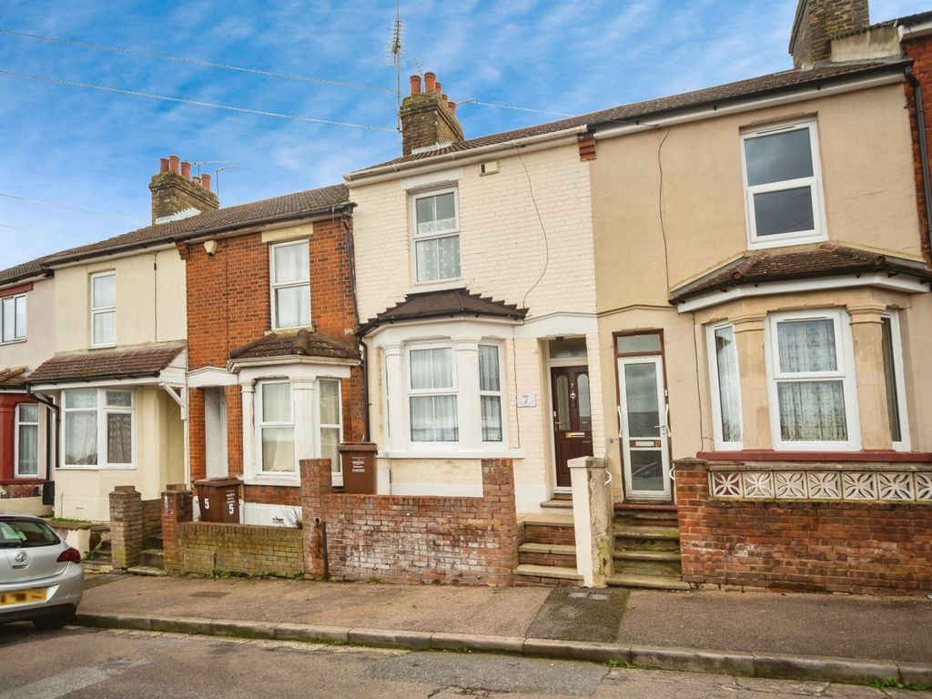 3 bed terraced house for sale in Beaconsfield Road, Chatham ME4, £275,000