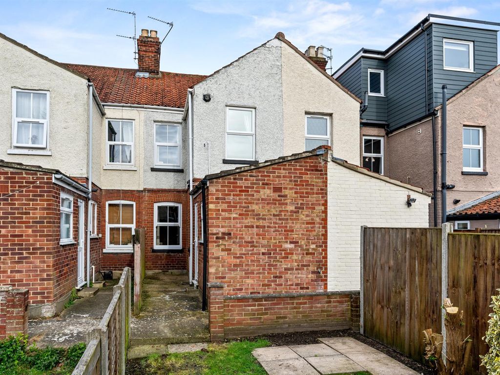 3 bed terraced house for sale in Highland Road, Norwich NR2, £240,000