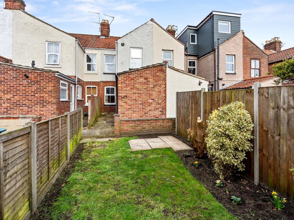 3 bed terraced house for sale in Highland Road, Norwich NR2, £240,000