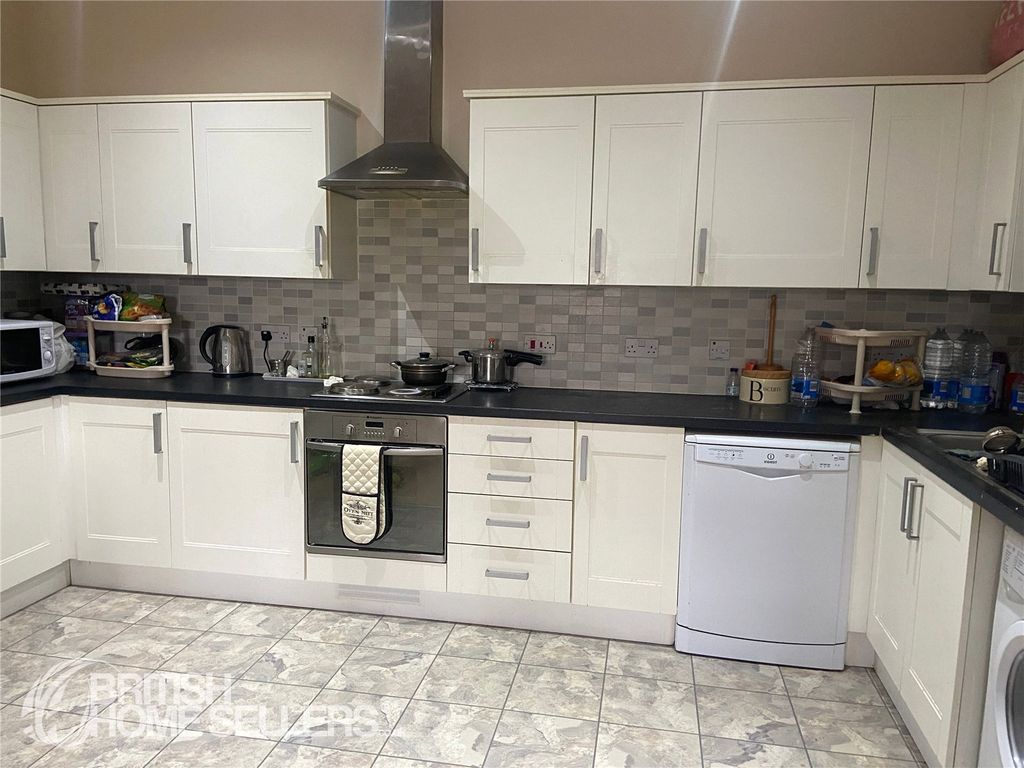 2 bed parking for sale in Holly Street, Luton, Bedfordshire LU1, £190,000