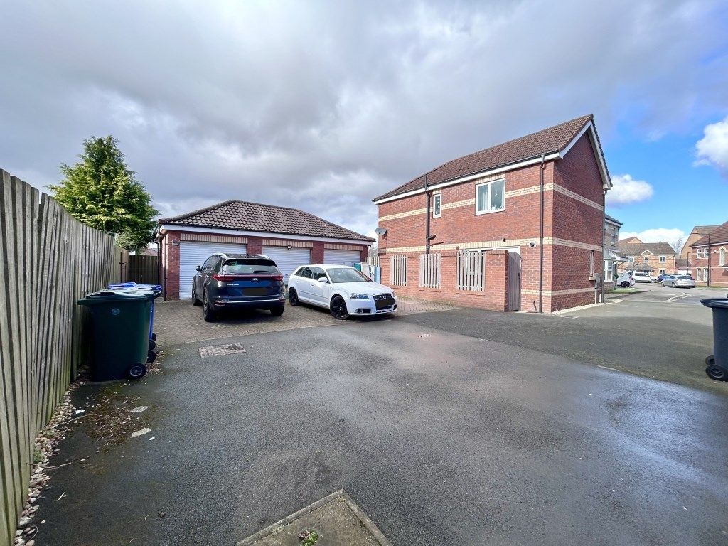 3 bed terraced house for sale in Vulcan Mews, Auckley, Doncaster DN9, £195,000