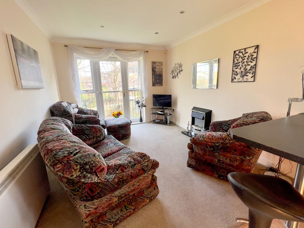 1 bed flat for sale in Hutcliffe Wood View, Beauchief S8, £140,000