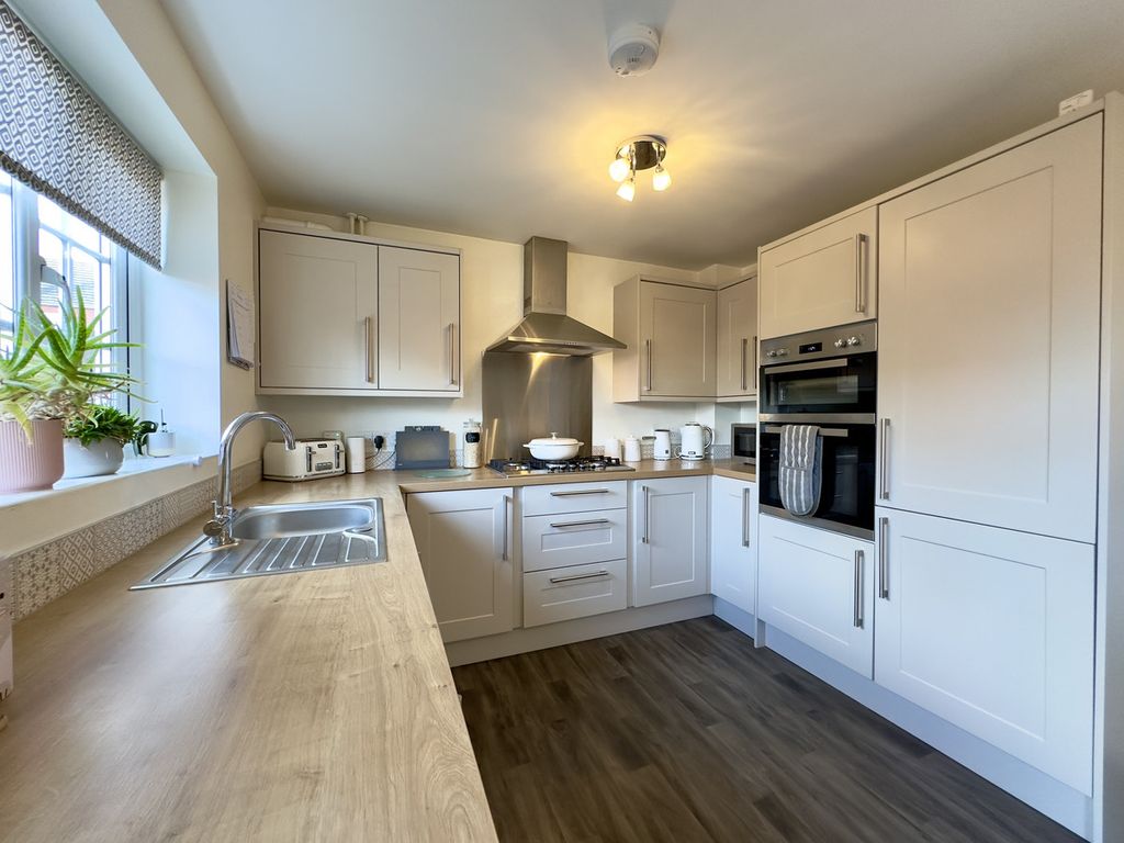 3 bed town house for sale in Barkby Road, Leicester LE7, £280,000