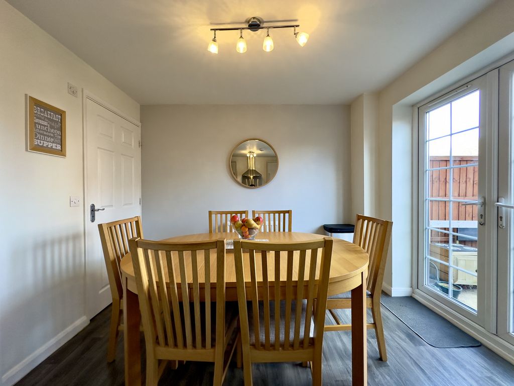3 bed town house for sale in Barkby Road, Leicester LE7, £280,000