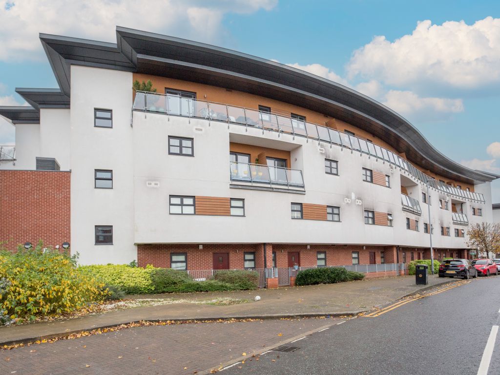 3 bed flat for sale in Blue Moon Way, Manchester M14, £196,000