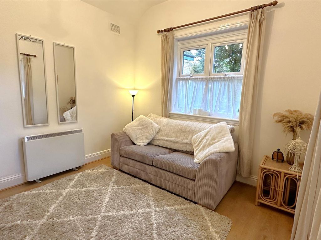 1 bed flat for sale in Middleton Hall Road, Cotteirdge, Birmingham B30, £128,000