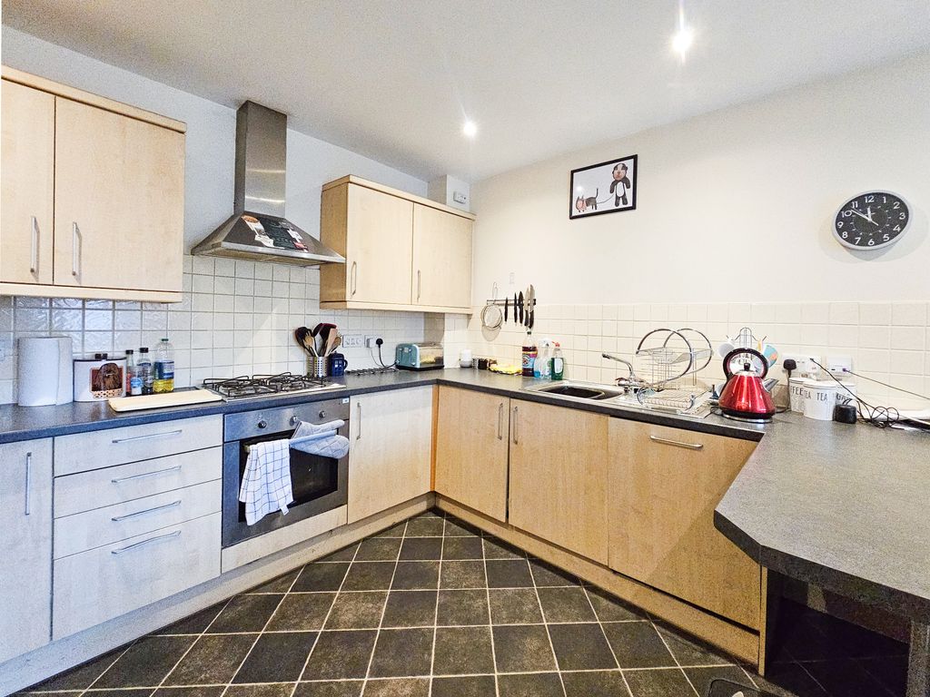 1 bed flat for sale in Valley Road, Meersbrook, Sheffield S8, £110,000