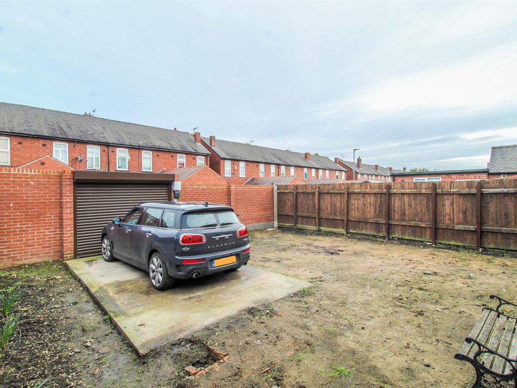 2 bed detached bungalow for sale in Wheatley Avenue, Normanton WF6, £250,000