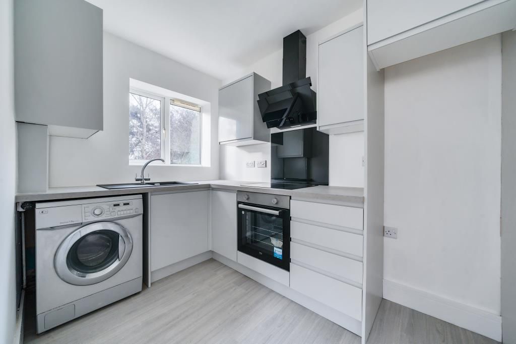 2 bed maisonette for sale in High Wycombe, Buckinghamshire HP12, £235,000