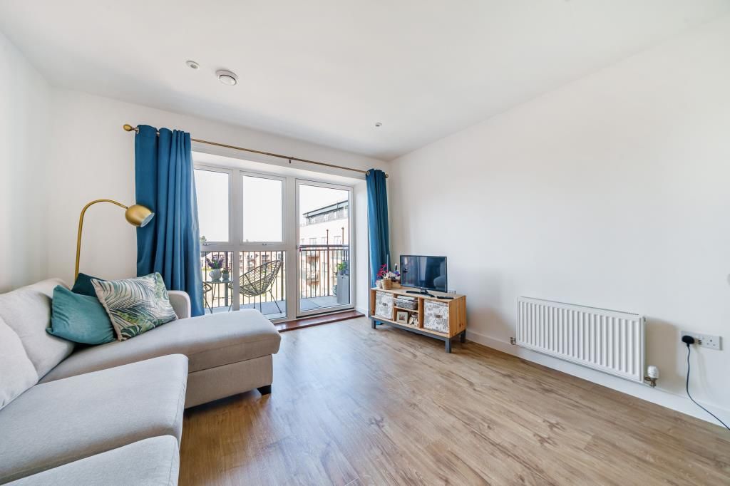1 bed flat for sale in Ashford, Surrey TW15, £140,000