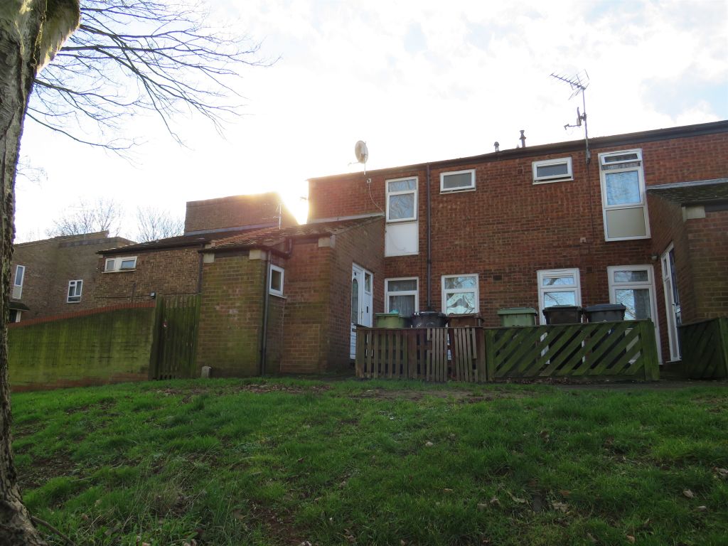 3 bed terraced house for sale in Gannet Lane, Wellingborough NN8, £155,000