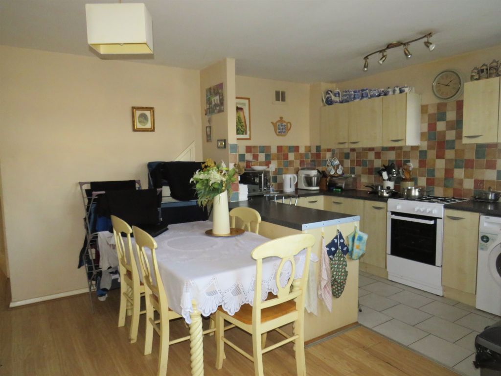 3 bed terraced house for sale in Gannet Lane, Wellingborough NN8, £155,000
