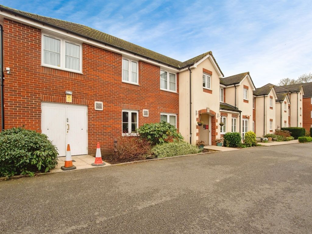1 bed flat for sale in Holtsmere Close, Garston, Watford WD25, £230,000