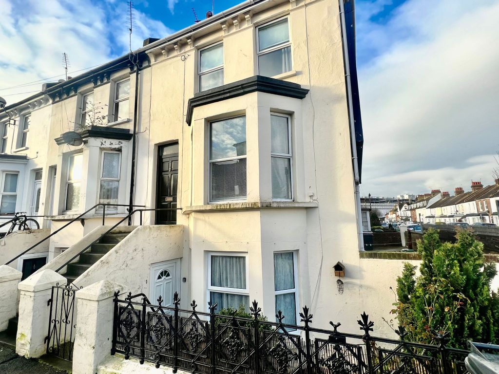 1 bed flat for sale in Cavendish Place, Eastbourne BN21, £110,000