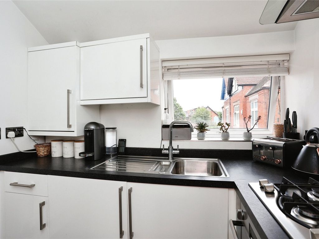 2 bed flat for sale in Melton Road, West Bridgford, Nottingham, Nottinghamshire NG2, £150,000