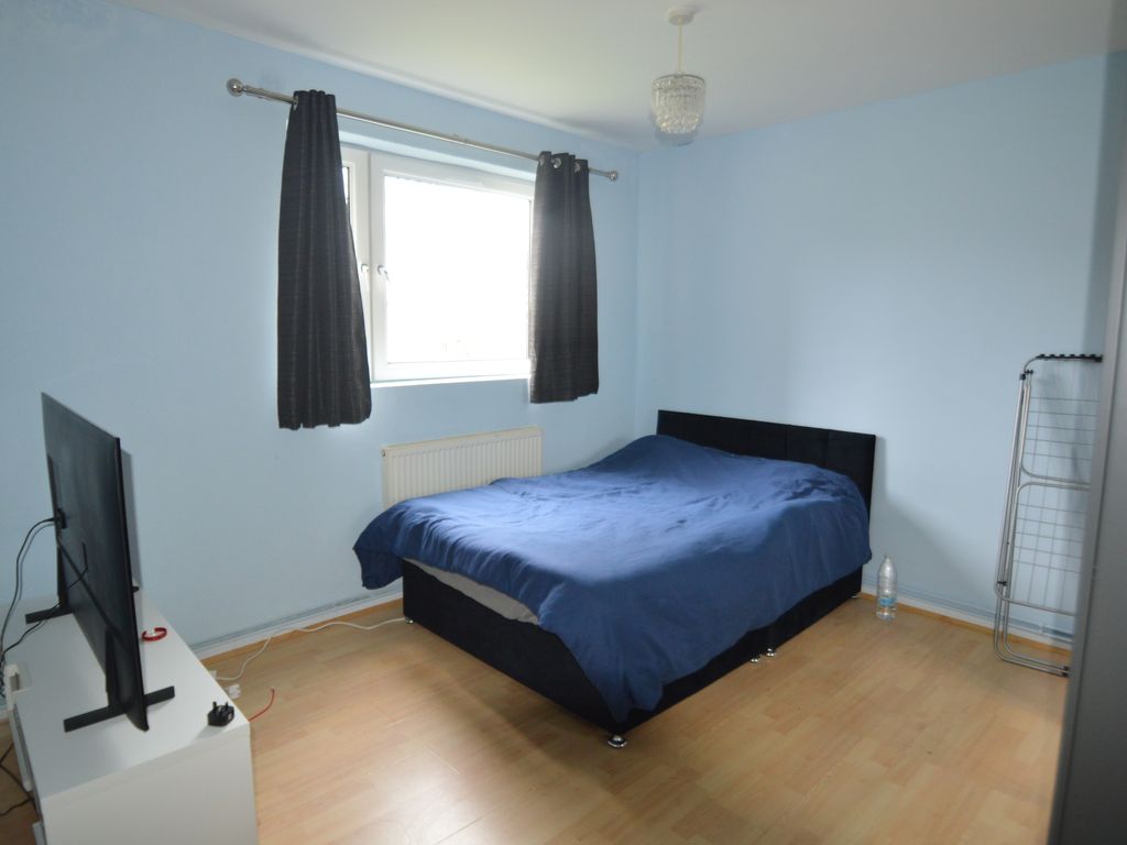 1 bed flat for sale in Plumstead High Street, London SE18, £209,995
