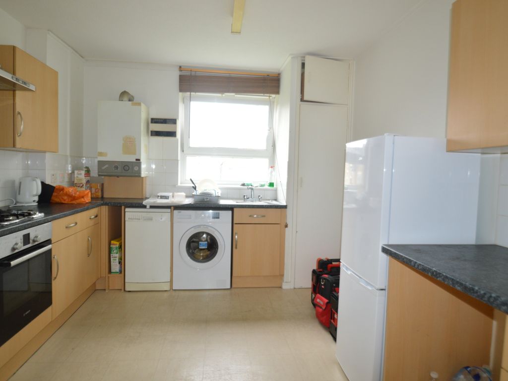 1 bed flat for sale in Plumstead High Street, London SE18, £209,995