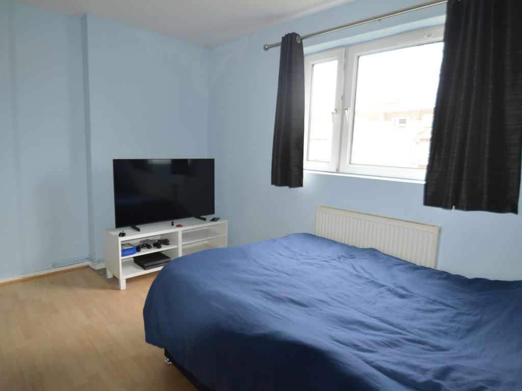 1 bed flat for sale in Plumstead High Street, London SE18, £209,995