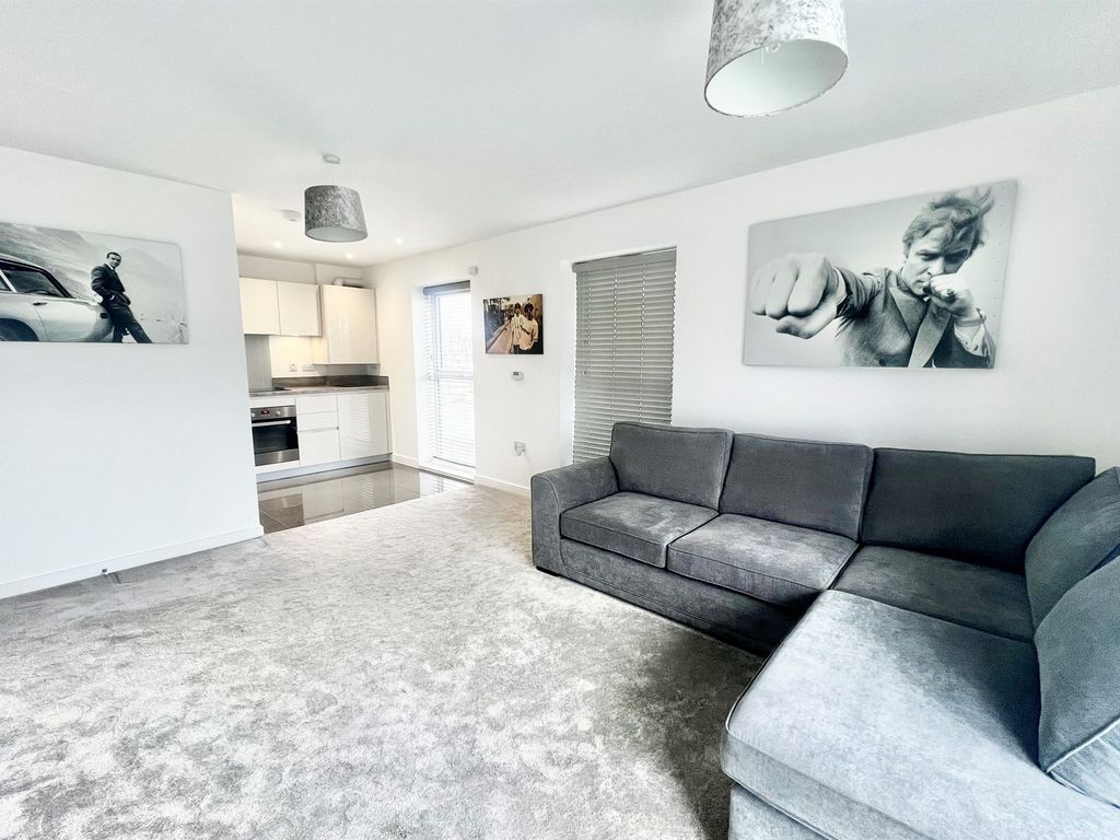 1 bed flat for sale in Carrowmore Close, West Thurrock, Grays RM20, £230,000