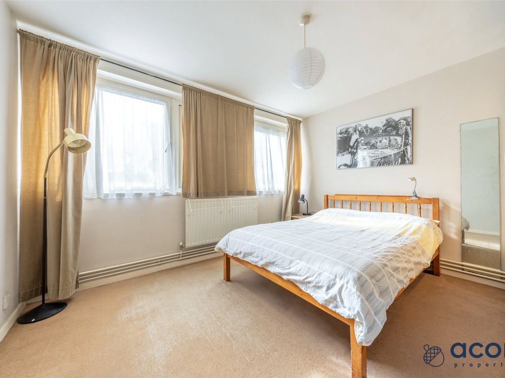 1 bed flat for sale in Hartgrove Court, Elmwood Avenue, Kingsbury NW9, £235,000