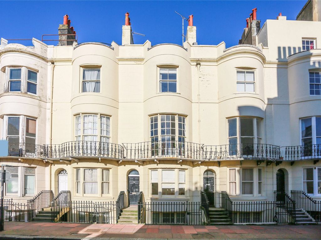 1 bed flat for sale in Regency Square, Brighton BN1, £235,000