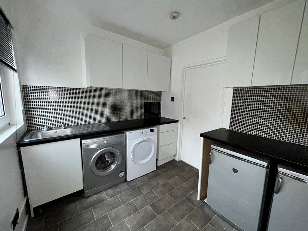 2 bed flat for sale in Colinton Place, Glasgow G32, £100,000