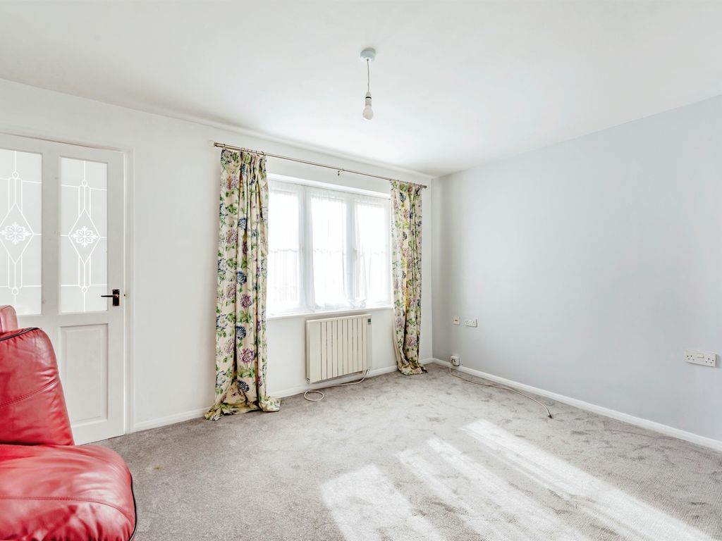 1 bed flat for sale in St. Christophers, High Street, Lingfield RH7, £130,000