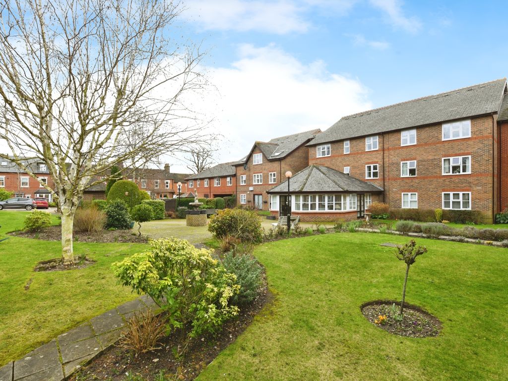 1 bed flat for sale in Eastfield Road, Brentwood, Essex CM14, £150,000