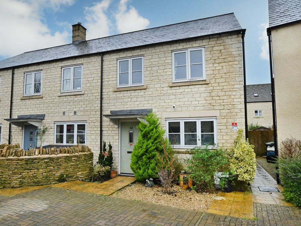 3 bed end terrace house for sale in Yells Way, Fairford GL7, £234,750