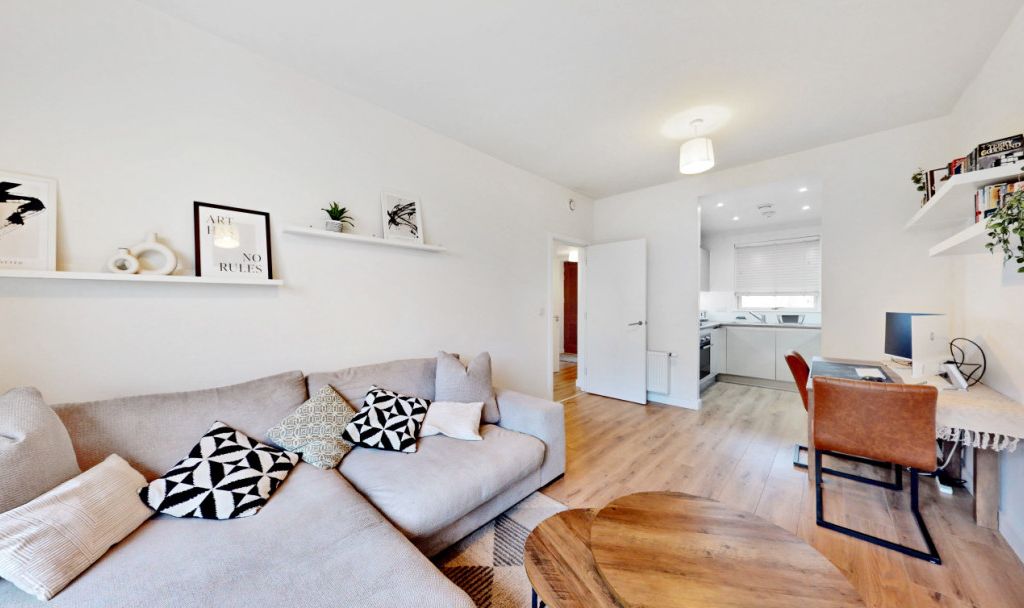 1 bed flat for sale in Beckett Court, Mast Street IG11, £104,000