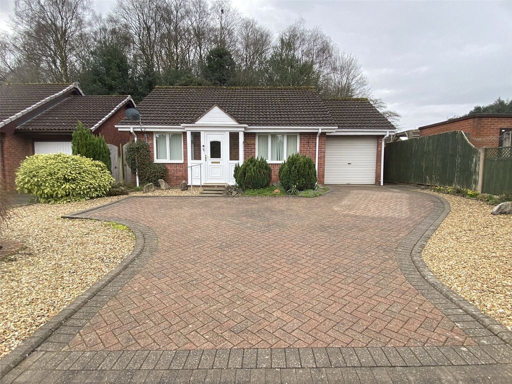 2 bed bungalow for sale in Ellwand Court, Dawley, Telford, Shropshire TF4, £225,000