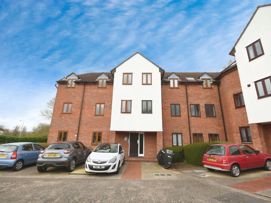 2 bed flat for sale in Mill Court, Braintree CM7, £115,000