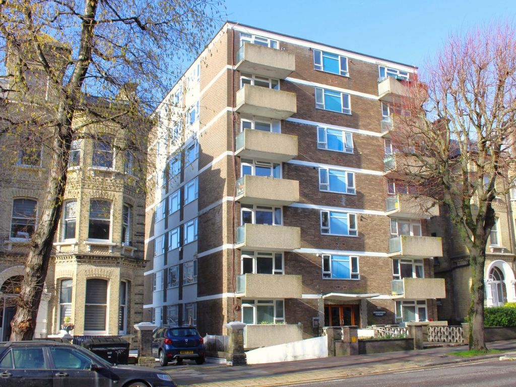 2 bed flat for sale in Flat 2 Hereford Court, 61 The Drive, Hove BN3, £200,000