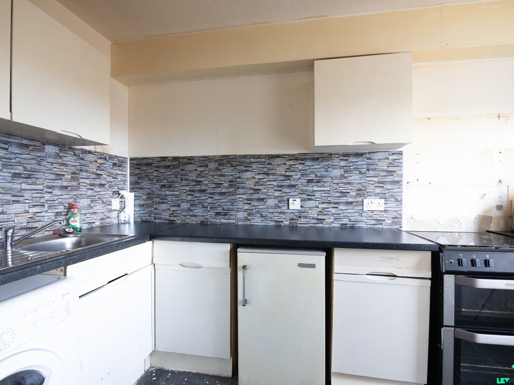 1 bed flat for sale in Paisley Road, Renfrew PA4, £40,000