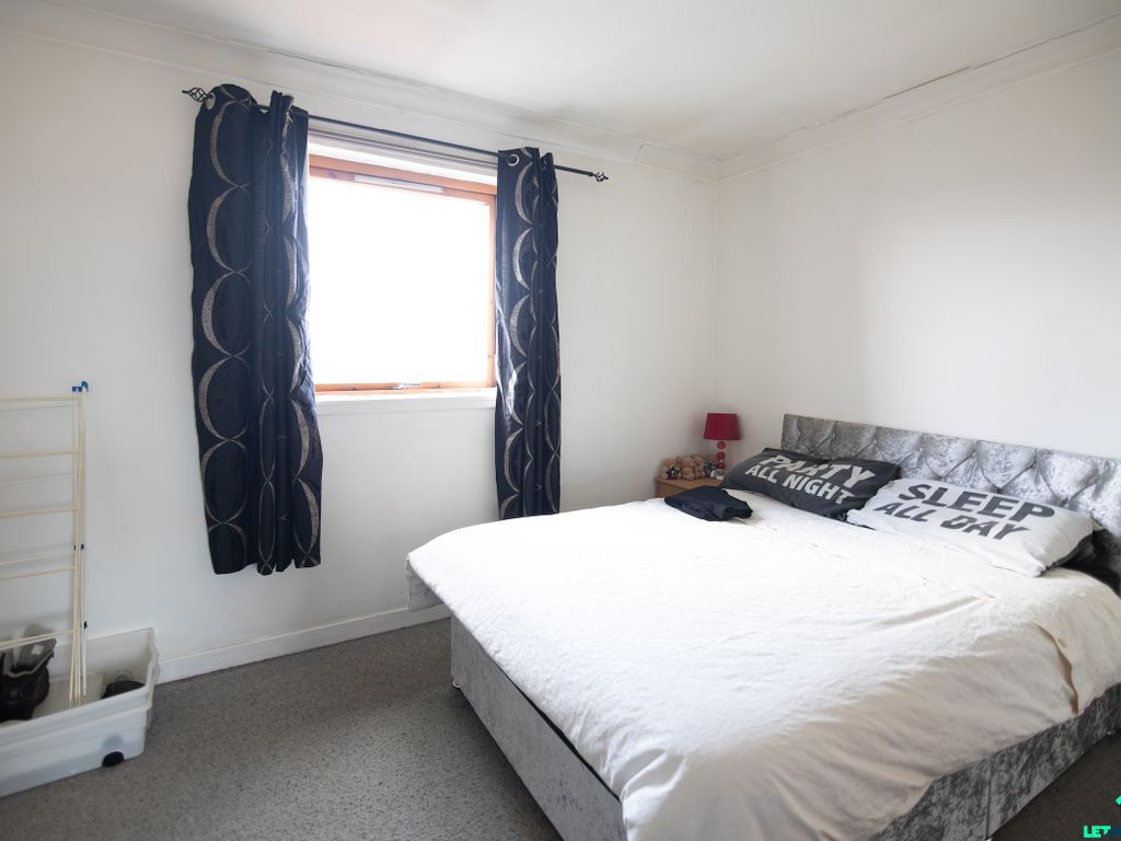 1 bed flat for sale in Paisley Road, Renfrew PA4, £40,000