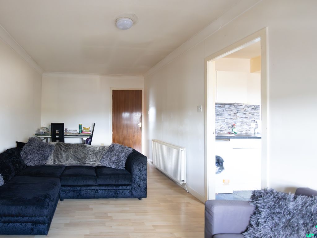 1 bed flat for sale in Paisley Road, Renfrew PA4, £40,000