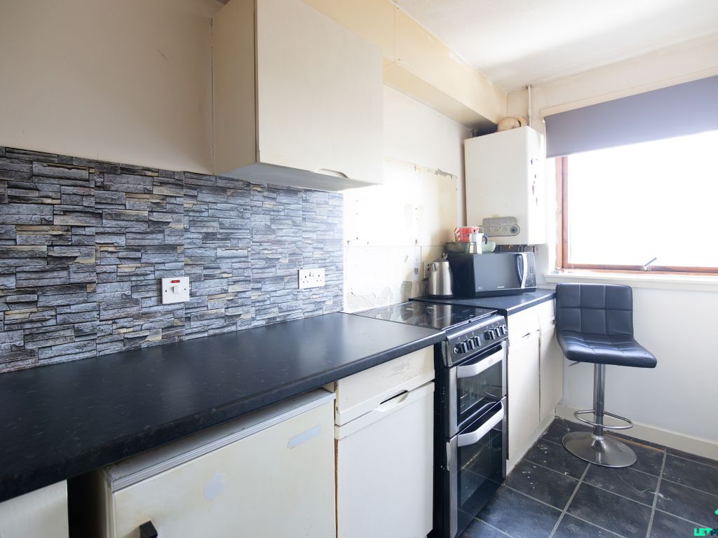 1 bed flat for sale in Paisley Road, Renfrew PA4, £40,000