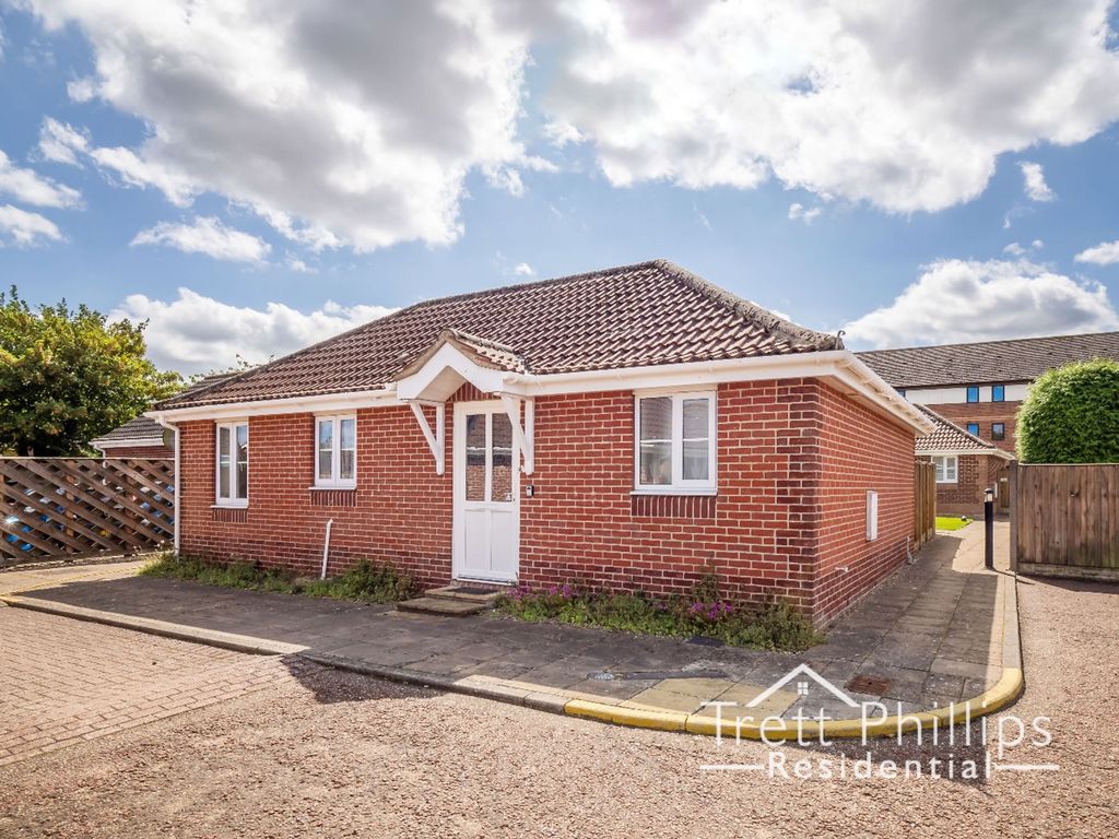 2 bed detached bungalow for sale in Glaven Close, North Walsham NR28, £200,000
