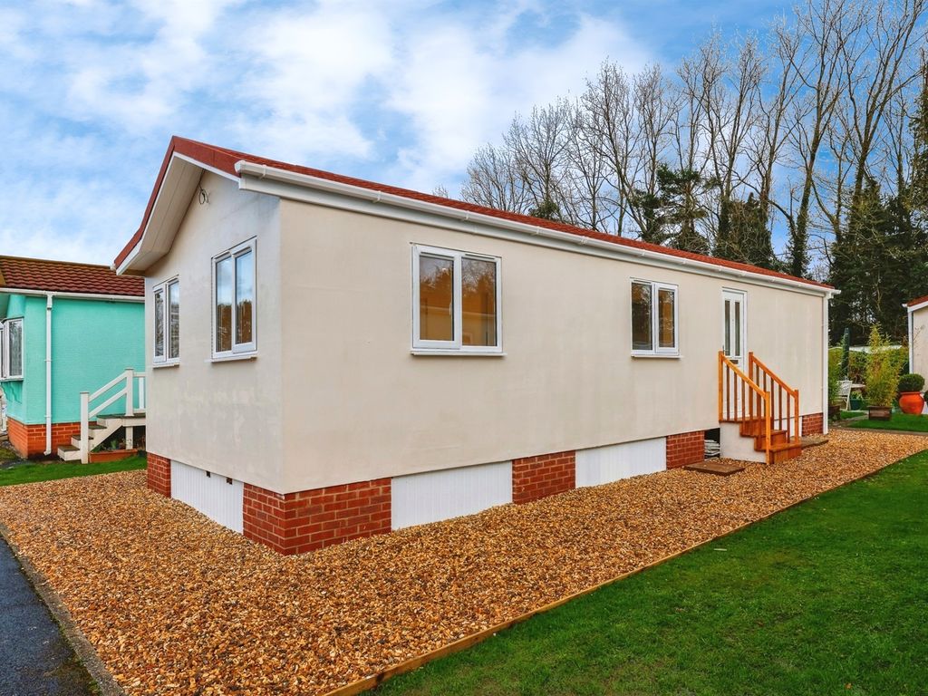 1 bed mobile/park home for sale in Hillview Park Home Estate, Oare, Marlborough SN8, £110,000