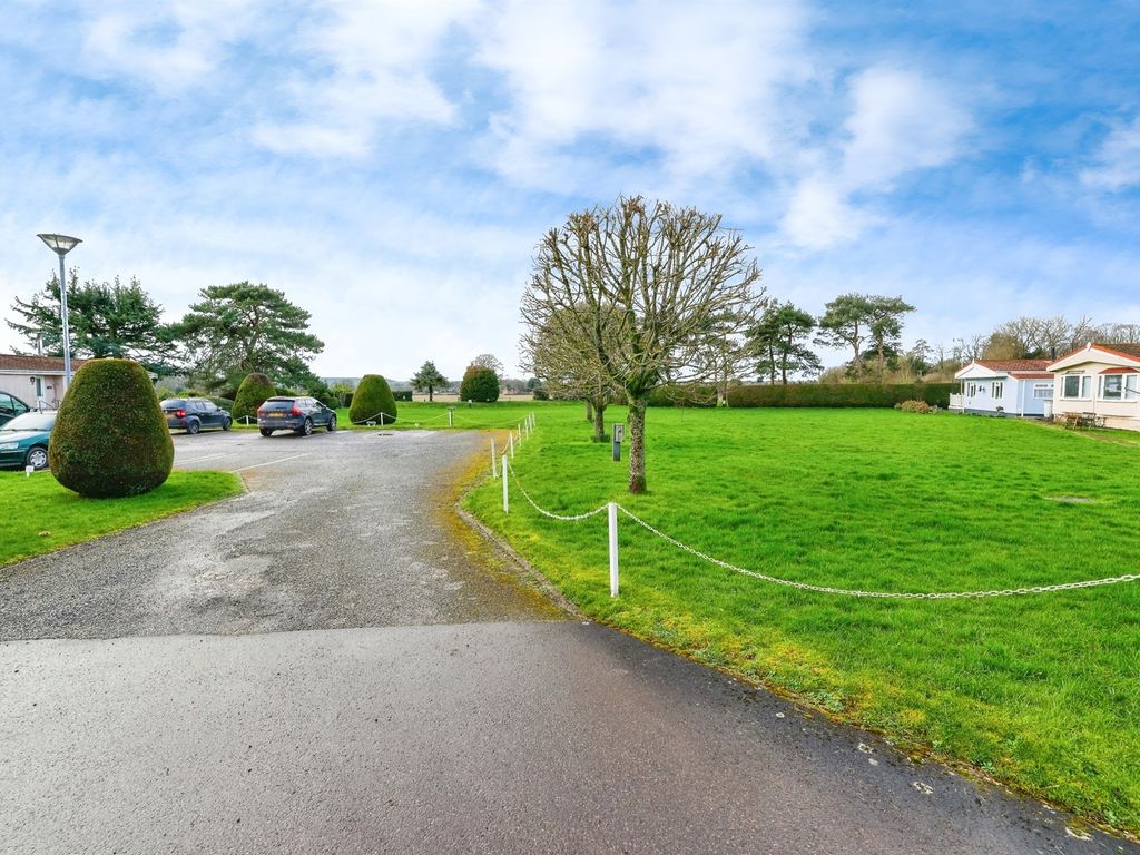 1 bed mobile/park home for sale in Hillview Park Home Estate, Oare, Marlborough SN8, £110,000