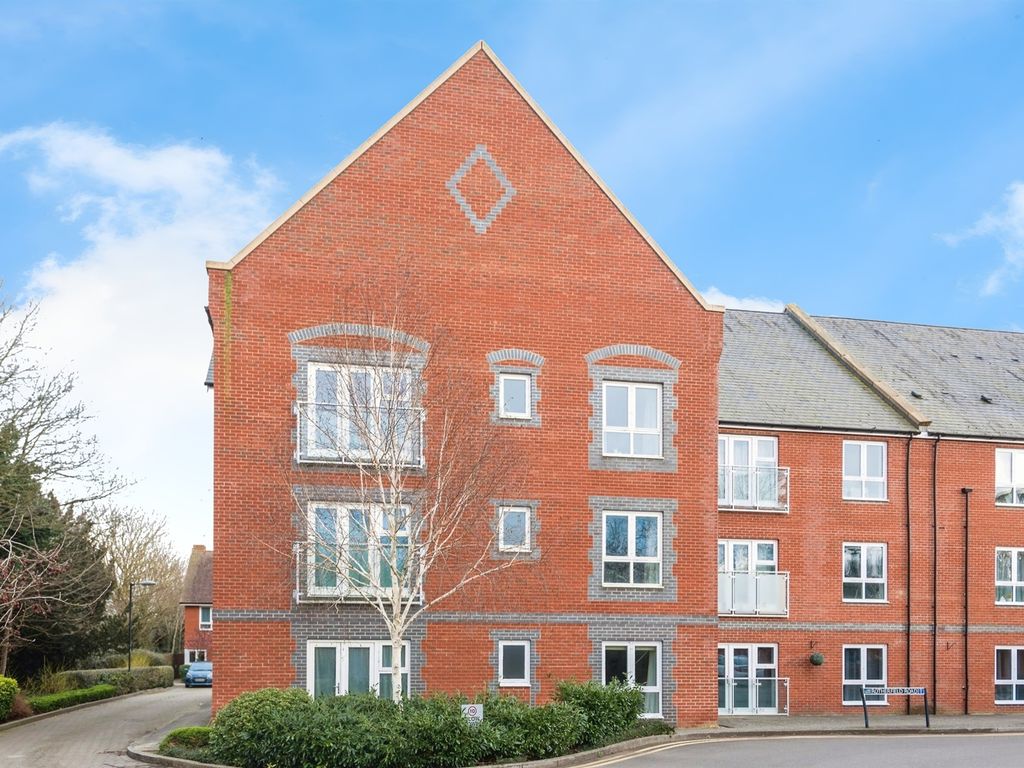 1 bed flat for sale in Woodward, Cholsey, Wallingford OX10, £240,000