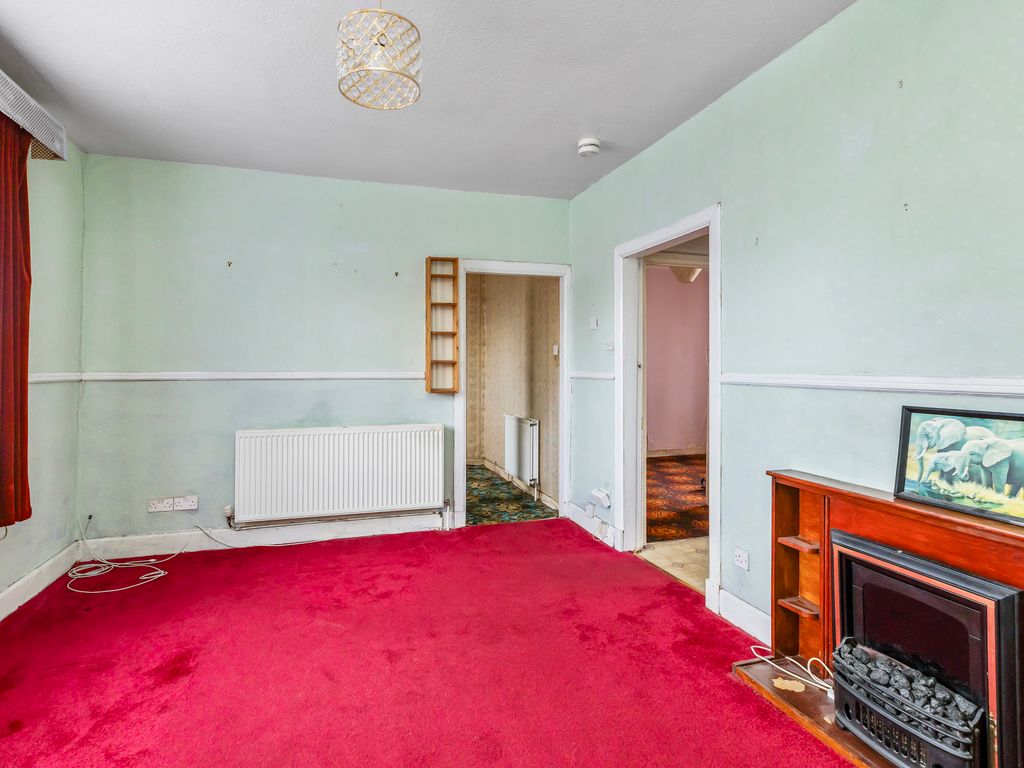 2 bed flat for sale in Restalrig Circus, Edinburgh EH7, £120,000