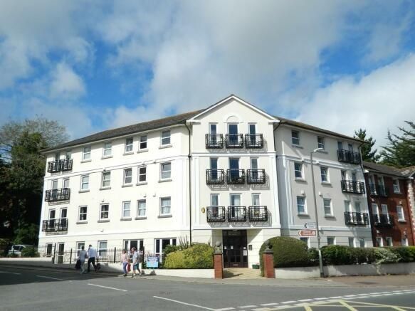 2 bed flat for sale in Torquay Road, Paignton TQ3, £157,250