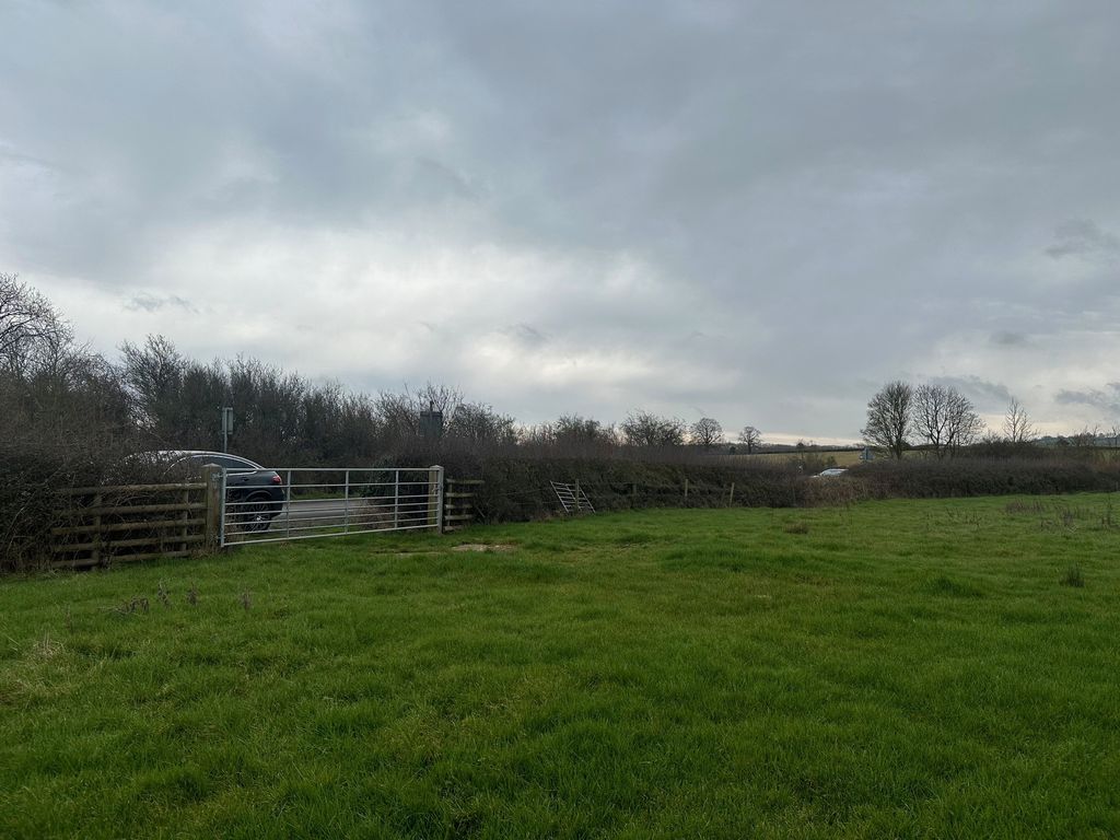 Land for sale in High Street, Ludgershall Nr Thame HP18, £225,000