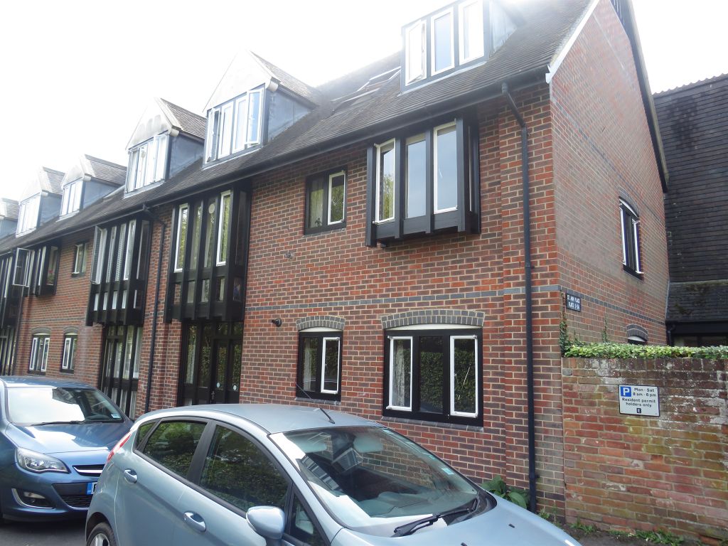 2 bed flat for sale in St. Ann Place, Salisbury SP1, £40,000