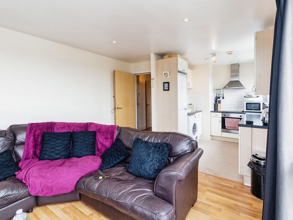 1 bed flat for sale in Wetherburn Court, Bletchley, Milton Keynes MK2, £140,000