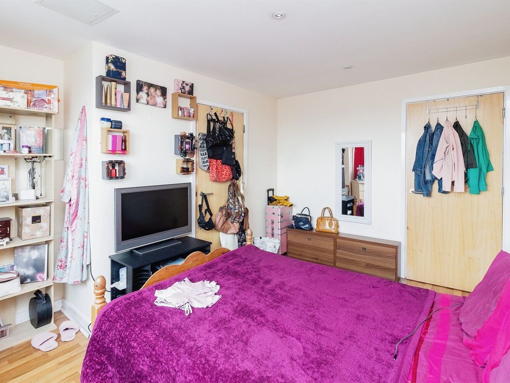 1 bed flat for sale in Wetherburn Court, Bletchley, Milton Keynes MK2, £140,000