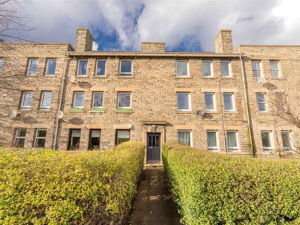 2 bed flat for sale in Broughton Road, Edinburgh EH7, £200,000